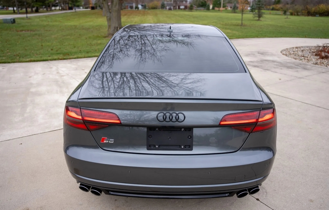 2017 AUDI S8