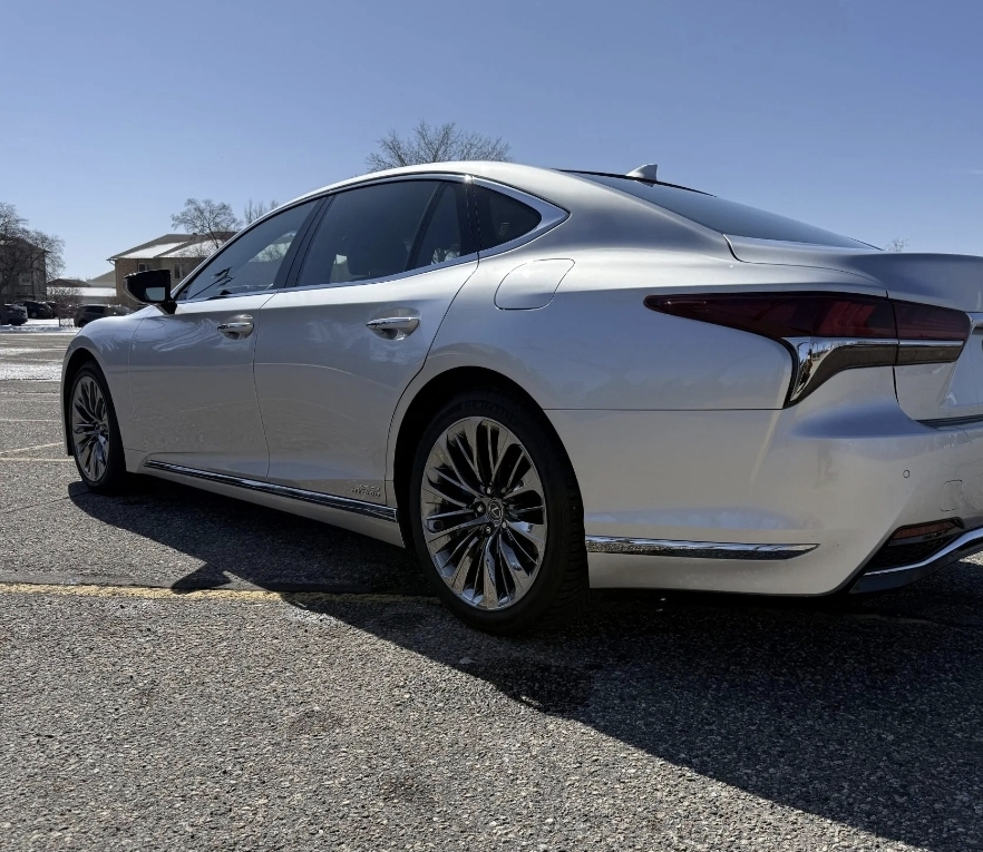 2018 LEXUS LS SEDAN